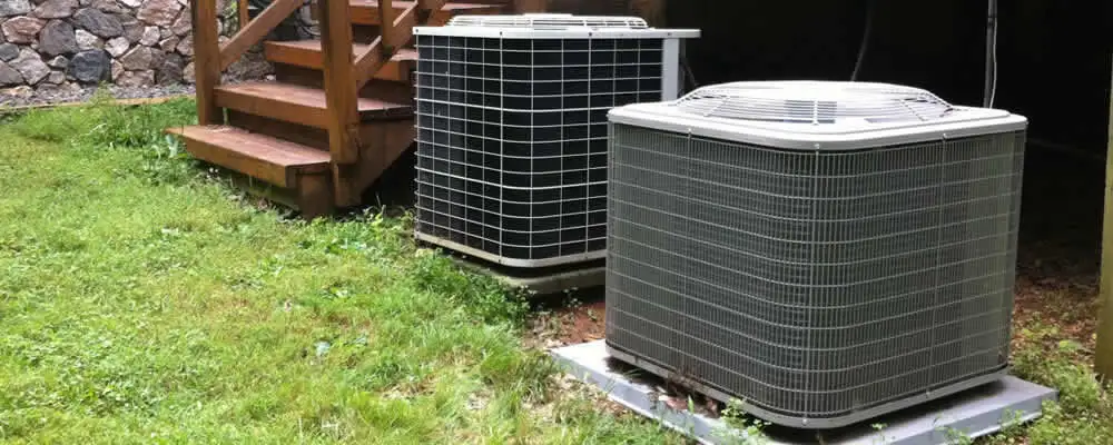 Heat pump installation and service units outside a home in Orlando, FL