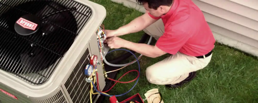 HVAC technician servicing an outdoor air conditioner unit in Orlando, FL